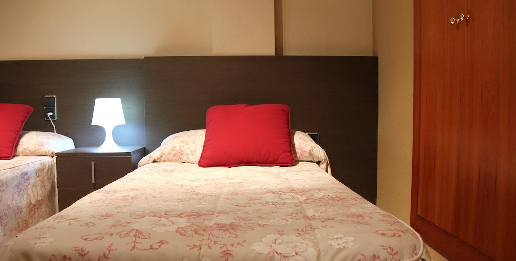 Hostal Cafeteteria Goya Барбастро Номер фото