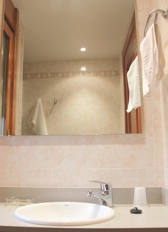 Hostal Cafeteteria Goya Барбастро Номер фото