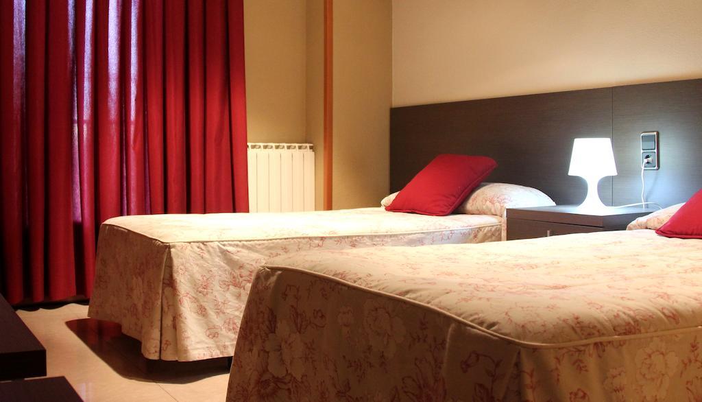 Hostal Cafeteteria Goya Барбастро Номер фото