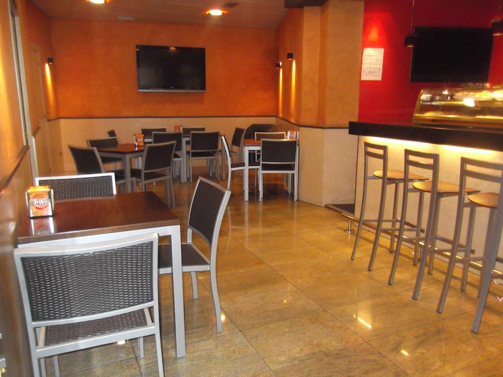 Hostal Cafeteteria Goya Барбастро Экстерьер фото