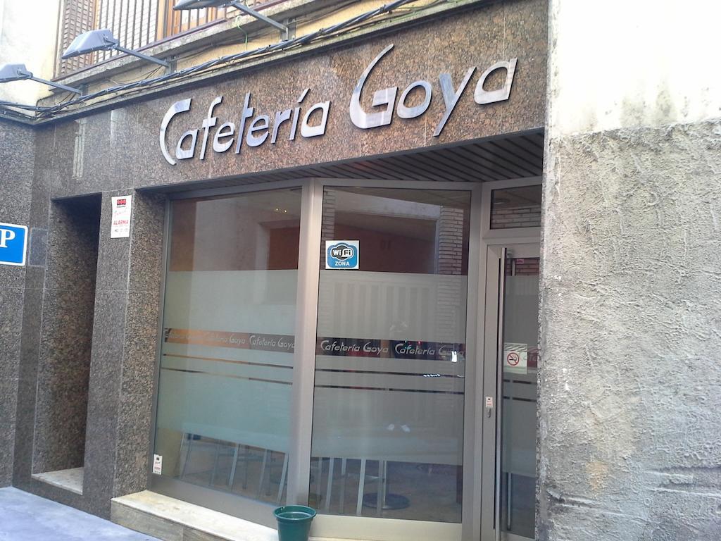 Hostal Cafeteteria Goya Барбастро Экстерьер фото