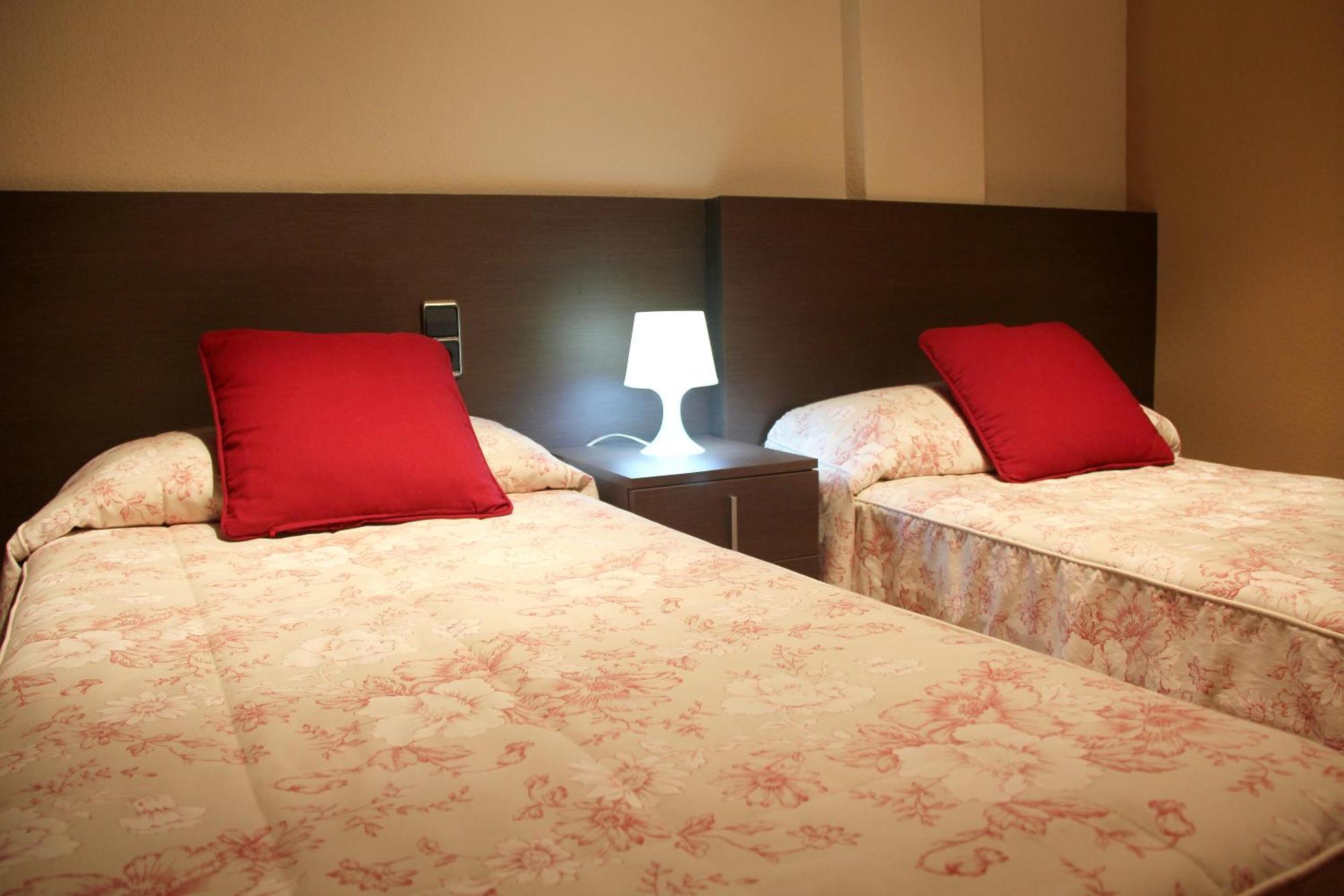 Hostal Cafeteteria Goya Барбастро Номер фото